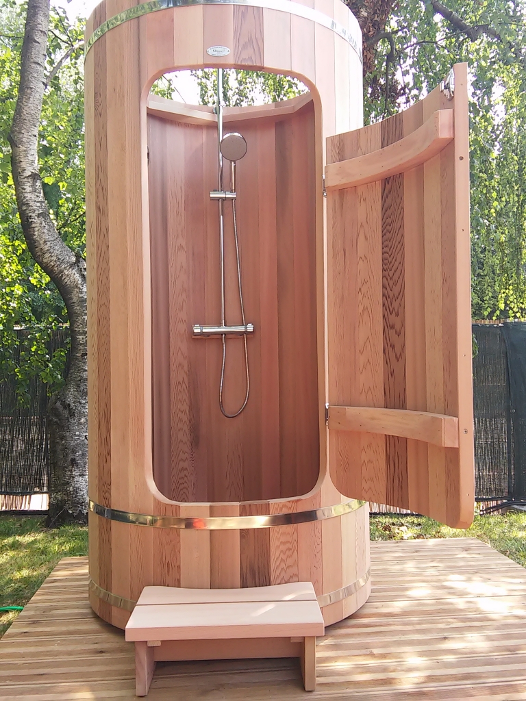 Douche en bois de cèdre fabriquée en France - Obiozz