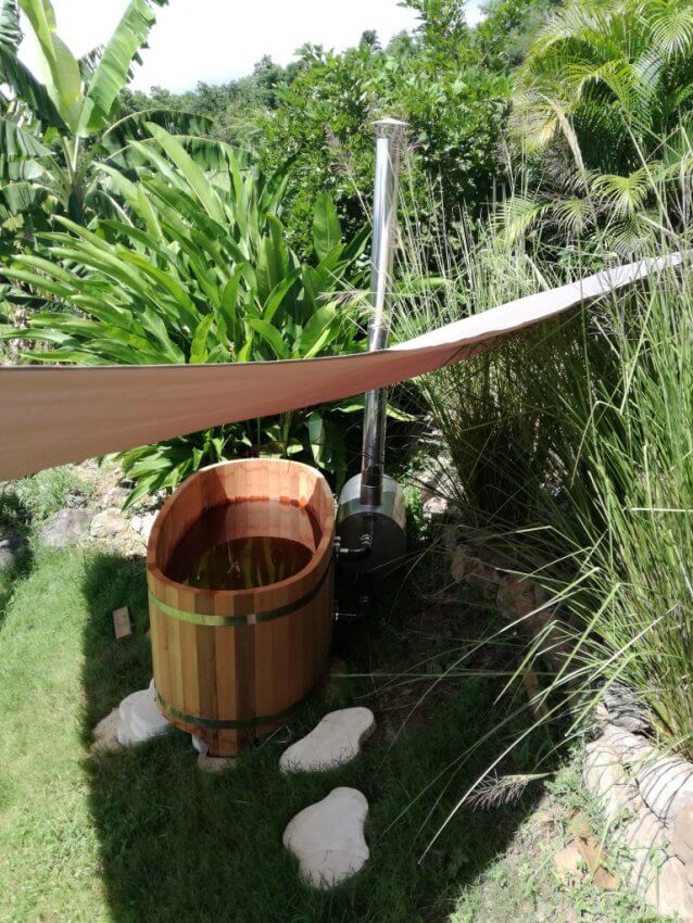Baignoire et sa chaudière à bois en Guadeloupe 
